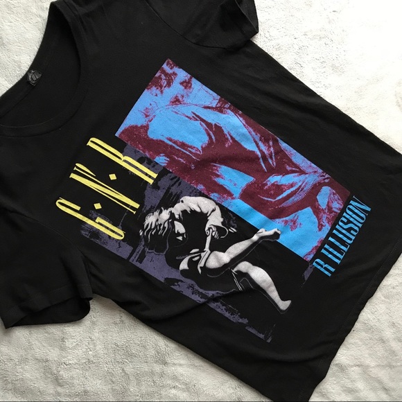 Hot Topic Tops - Hot Topic Guns N' Roses Band Graphic T-Shirt